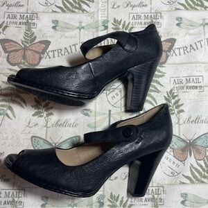 Born Black Heels 9‎ leather mary Jane peep toe